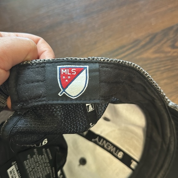 New Era Inter Miami CF Gray On Field Alternate 9FIFTY Adjustable Hat - Picture 4 of 5